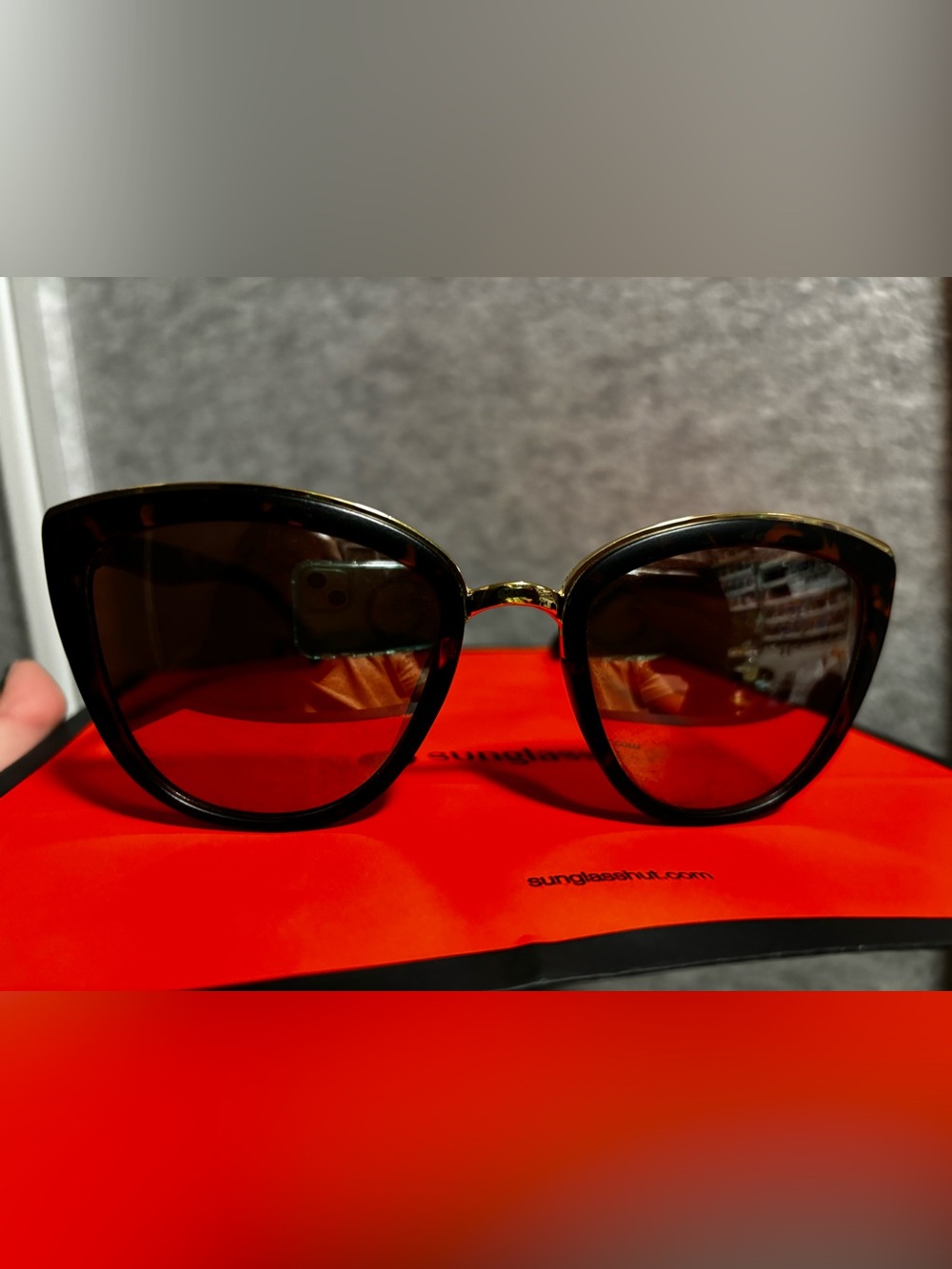 Women's Black Cat-Eye Sunglasses with Subtle Tortoiseshell Accents
